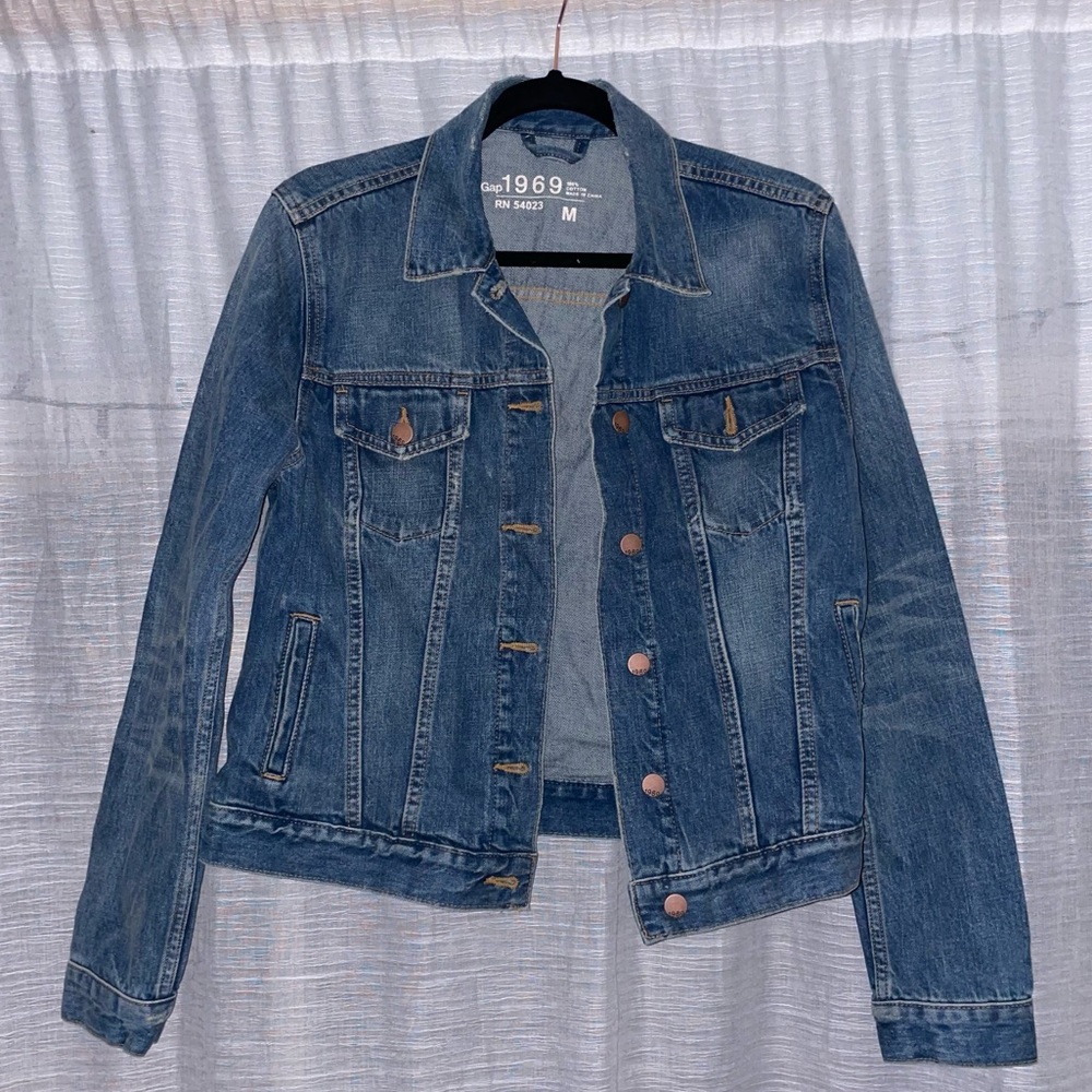 gap 1969 vintage jean jacket - size M